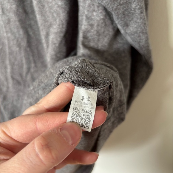 🎉4/30$🎉 Under Armour Grey Performance Shirt - Size L - Picture 3 of 4